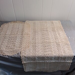 2pc Vintage Beige Table Runner & Doily Set