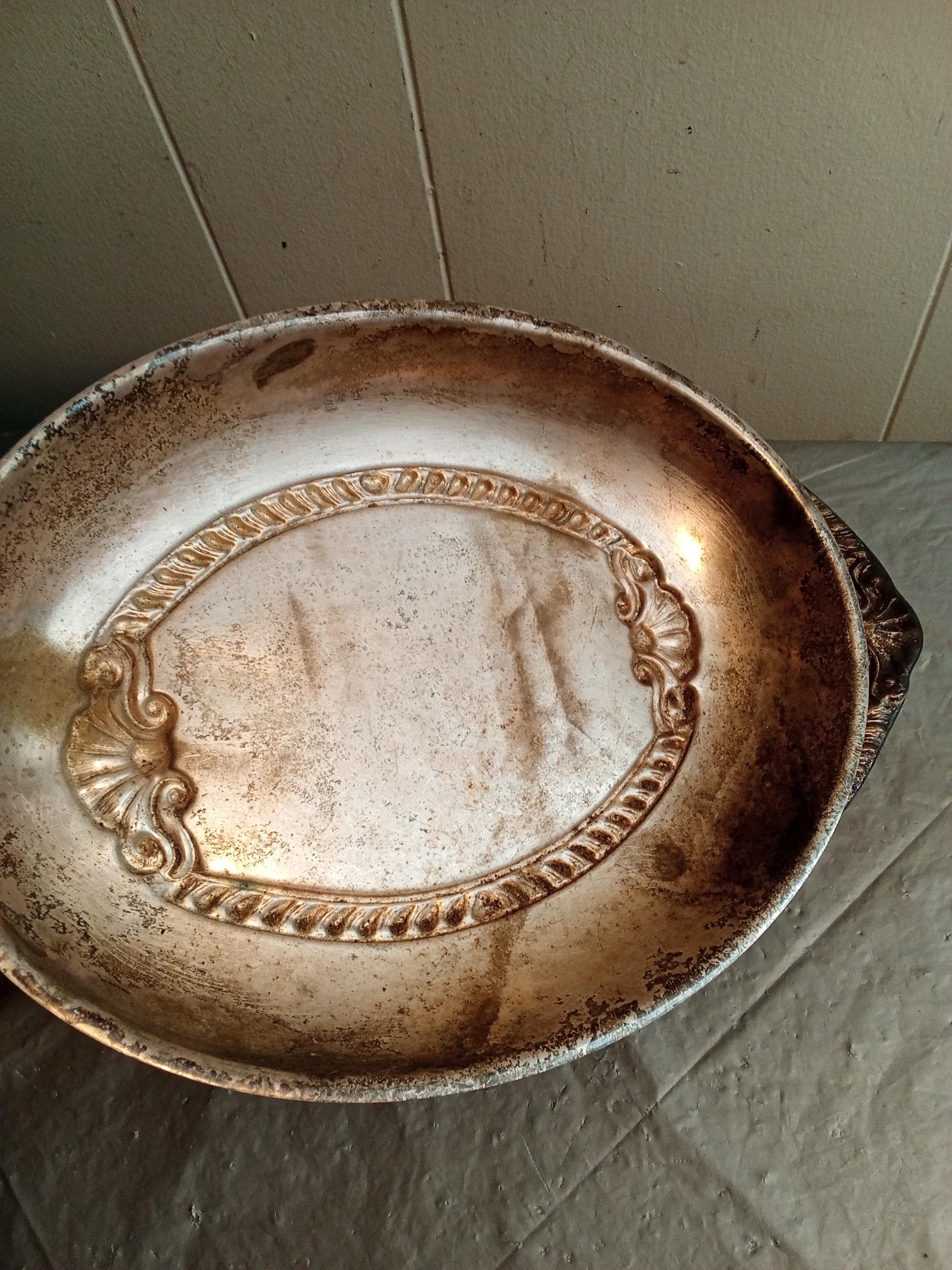 Plat ovale Ercuis en métal argenté, décor perlé