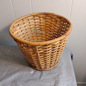 7 3/4&quot; Vintage Wicker Basket Garbage Pail