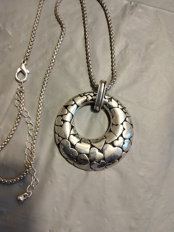 Vintage Round Heart Design Pendant Necklace, Hear… - image 1