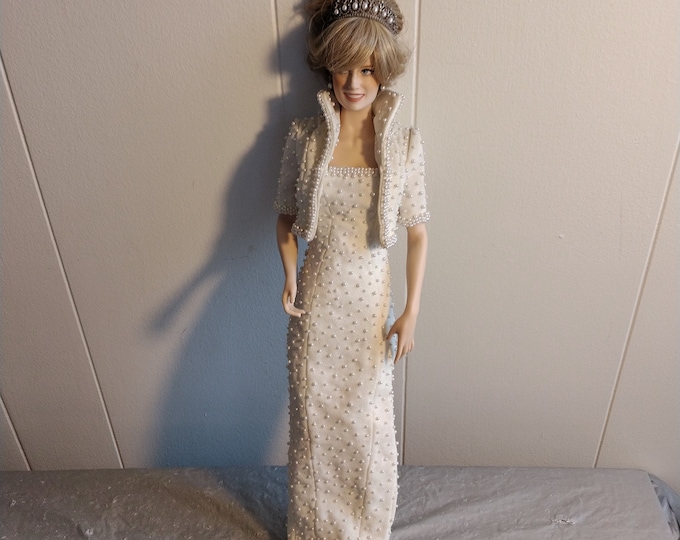 Franklin Mint Porcelain Princess Diana Porcelain Doll In Beaded Gown Etsy franklin-mint-porcelain-princess-diana-porcelain-doll-in-beaded-gown-etsy