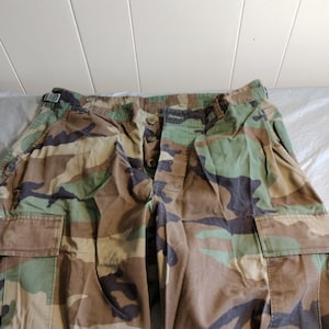 Vintage US Army Combat Cargo Pants Med Short