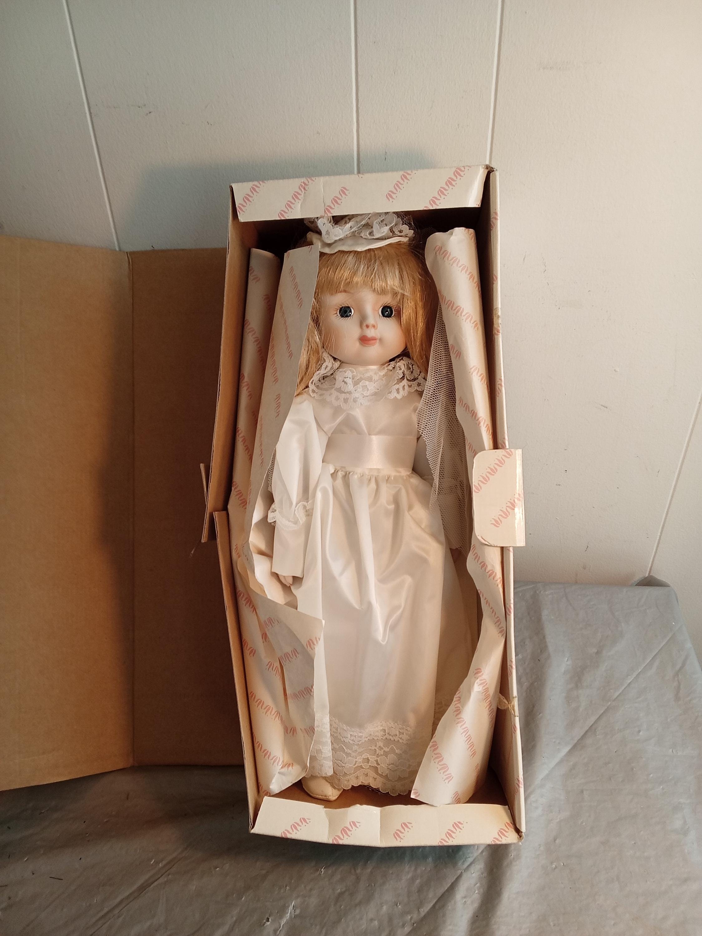 1995 Porcelain Doll - Etsy Canada