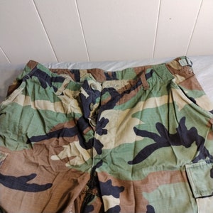 Vintage US Army Combat Cargo Pants Med Short