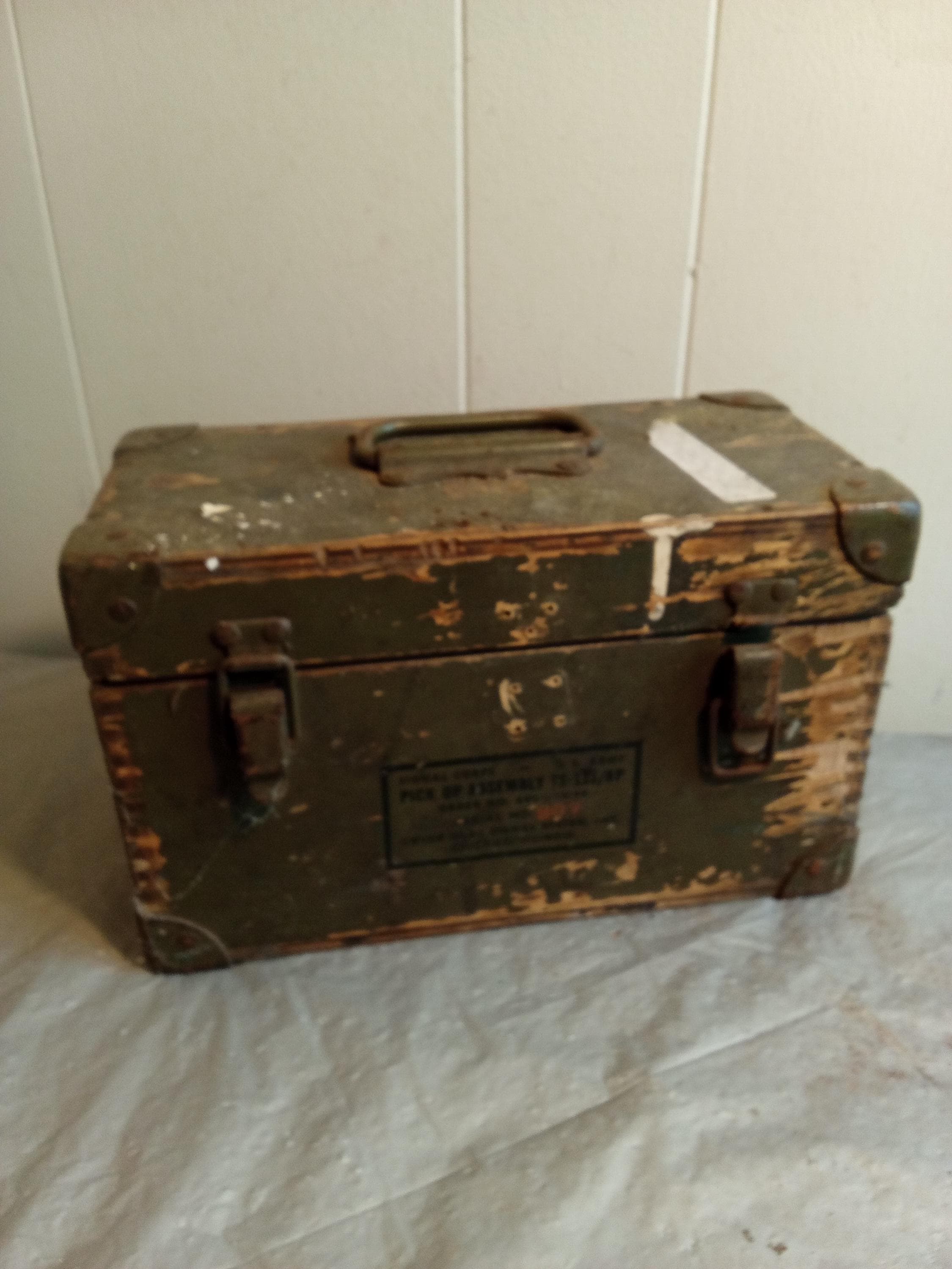 Vintage US Army Signal Corps Wooden Case, Pick up Assembly TS-131