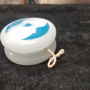 Rare Vintage Apple Yomega Fireball Novelty Yo-Yo 1998