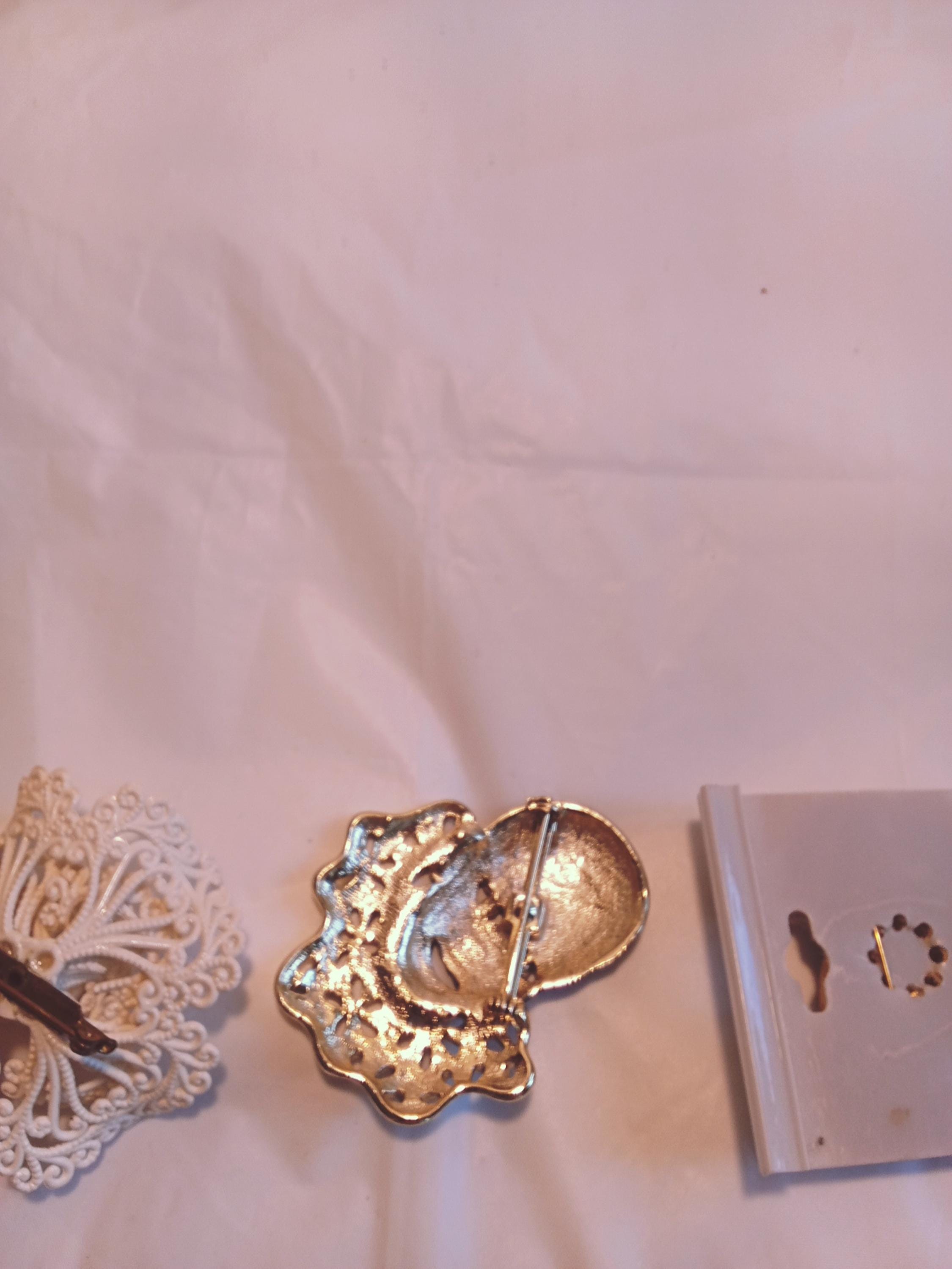 Lot De 4 Broches - Occasion - Bijoux Fantaisie Vintage Ou Moderne
