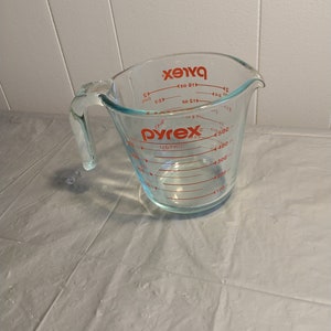 Vintage Pyrex 2 Cup Capacity Measuring Cup, Clear with Red Lettering