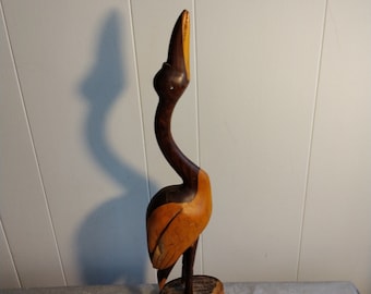 Escultura de pájaro tallada en madera vintage de 20,75", cigüeña garza garza de arte popular, madera de 2 tonos