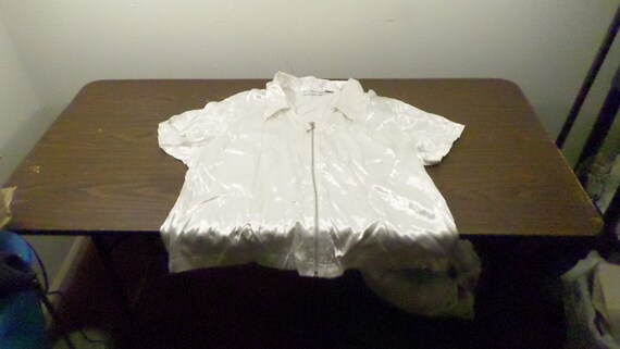vintage Red Hot Plus White Zip Front Top 18/20 - image 1