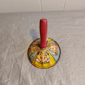 Vintage Litho Blech geräuschmacher mit Holzgriff
