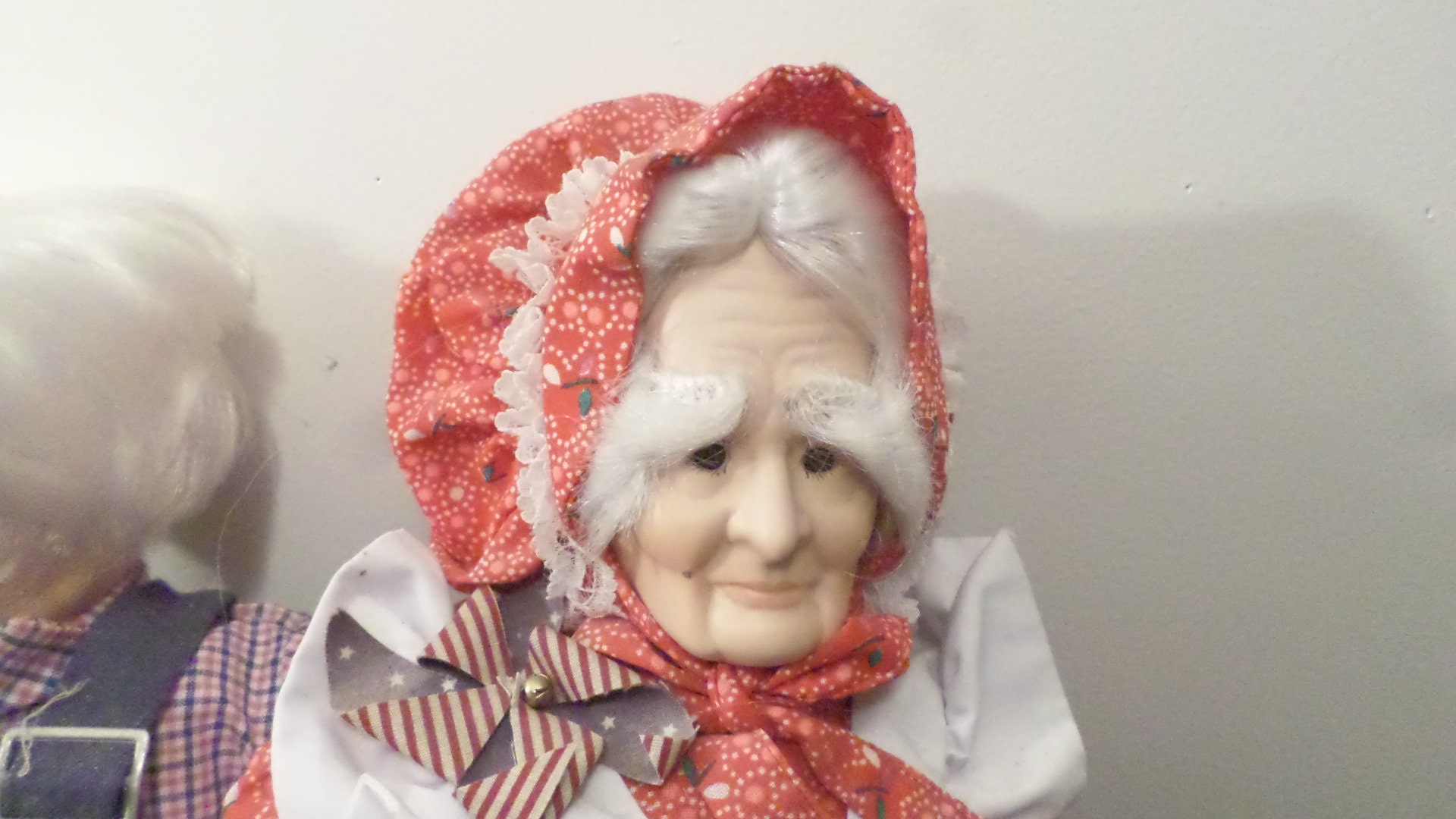 Old man and cheap woman porcelain dolls