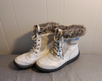 Vintage White Leather Winter Boots Faux Fur Lined Trim Size 10