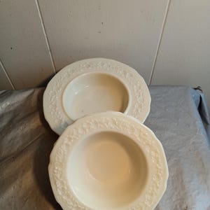 4 Vintage Custard Glass Schüsseln, Pressed Custard Glass