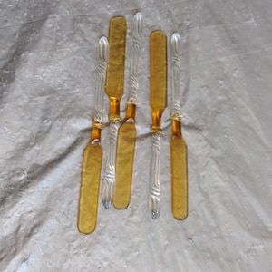 5 Amber Glass Spreaders, Fruit Cake Knife, Amber Glass Knife Swirled Clear Handle