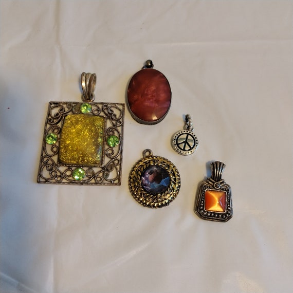 Vintage Necklace Pendant Lot, Lot of Pendants