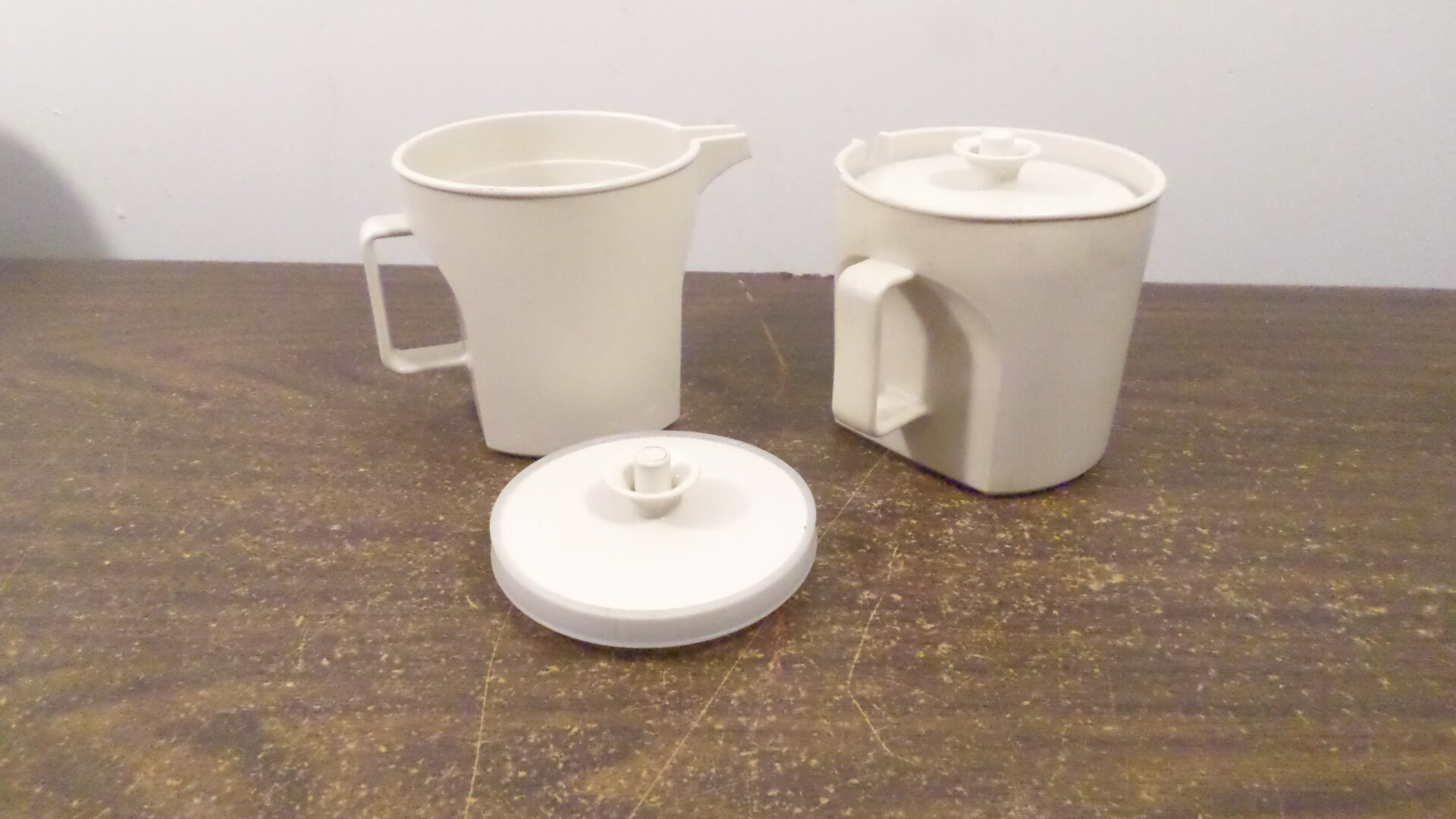 Vintage Tupperware Push Top Sugar and Creamer Container Set 1414-2