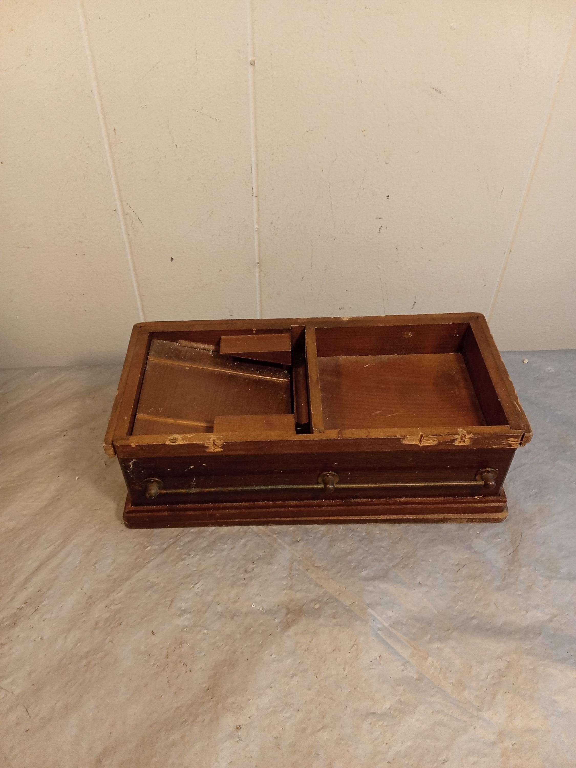 casket cigarette dispenser Vintage Coffin Music Box Animated Cigarette Dispenser, Damaged Read  Description