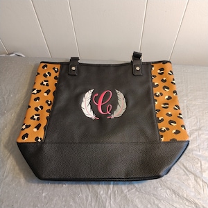 NOS Thirty One Black Beauty Pebble Tote,  Leopard Shoulder Bag Tote with Feather Design