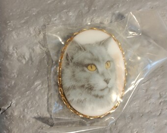 Broche vintage en plastique avec portrait de chat