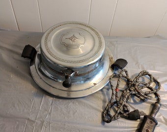 Vintage Universal Waffle Maker E704, Antique Waffle Maker