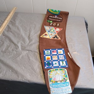 Girl Scouts Sach with Patches Rolling Hills 201