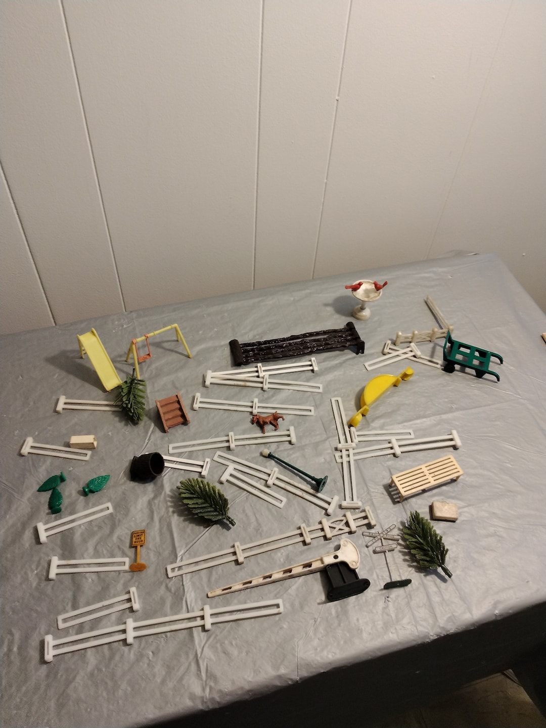 Lot Vintage Model Railroad Accessories, Model Train Building