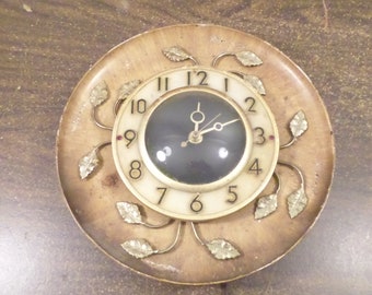 Vintage Layered Wall Clock Leaf Motif, United Clock Corp Model 45 Wall Clock