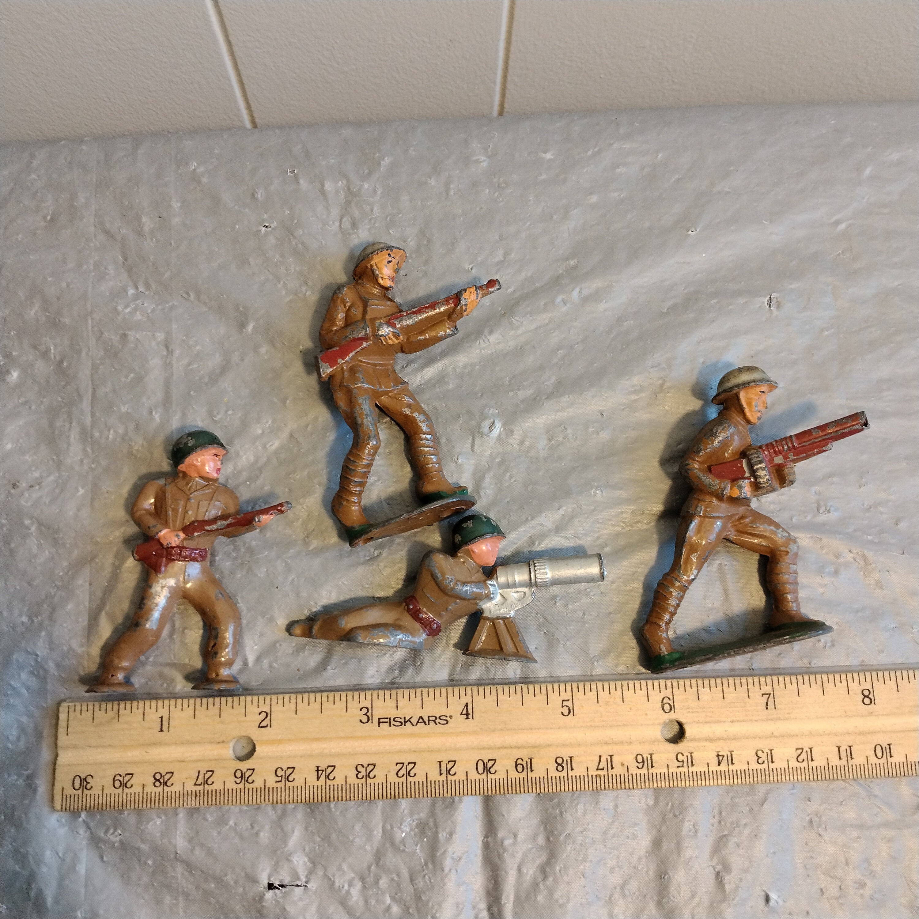 Vintage lead hotsell toy soldiers