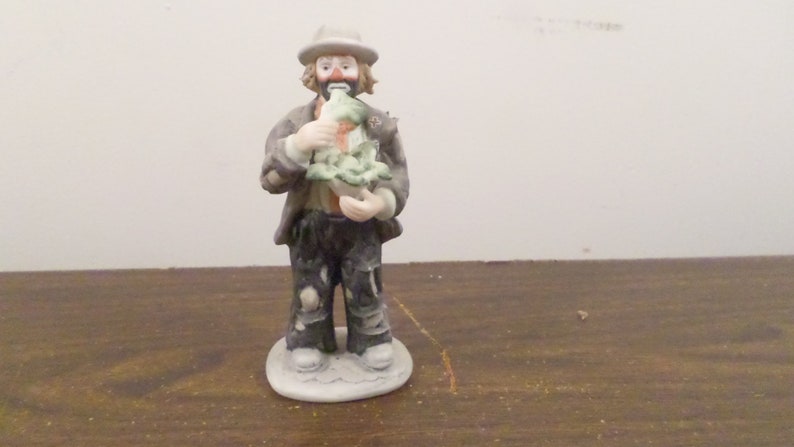 Miniature Collection Vintage Flambro Emmett Kelly Jr Clown Figure Eating Cabbage 10012