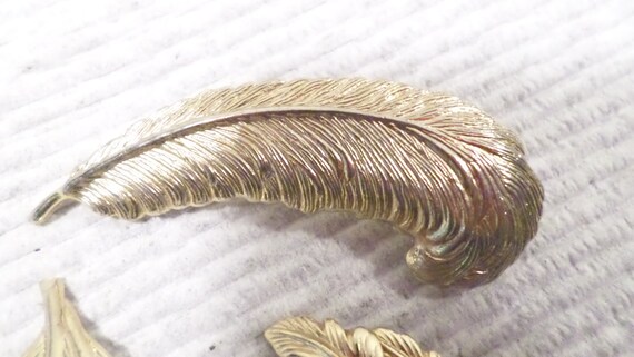 3 Vintage Leaf Feather Pins, Leaf Brooch, Feather… - image 5