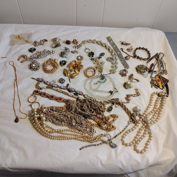 Vintage Jewelry Lot, Jewelry Making Pieces, Brooch - image 1