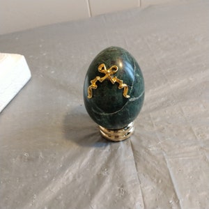 1988 Franklin Mint Green Marble Egg on Stand, Decorative Egg