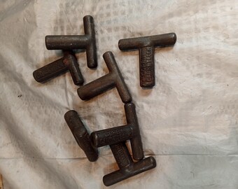 ビンテージのコービン製キャビネットロック7個、T型レンチ