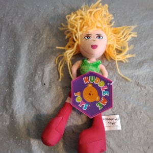 9" Kelly Toy Plush Kuddle Me Toys Doll with Heart Lips Yarn Hair