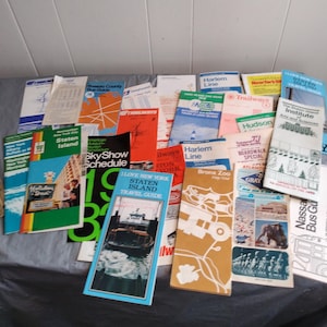Lot New York Souvenir Memorabilia Pamfletten Busdienstregelingen Kaarten MTA, Look & Read Beschrijving: