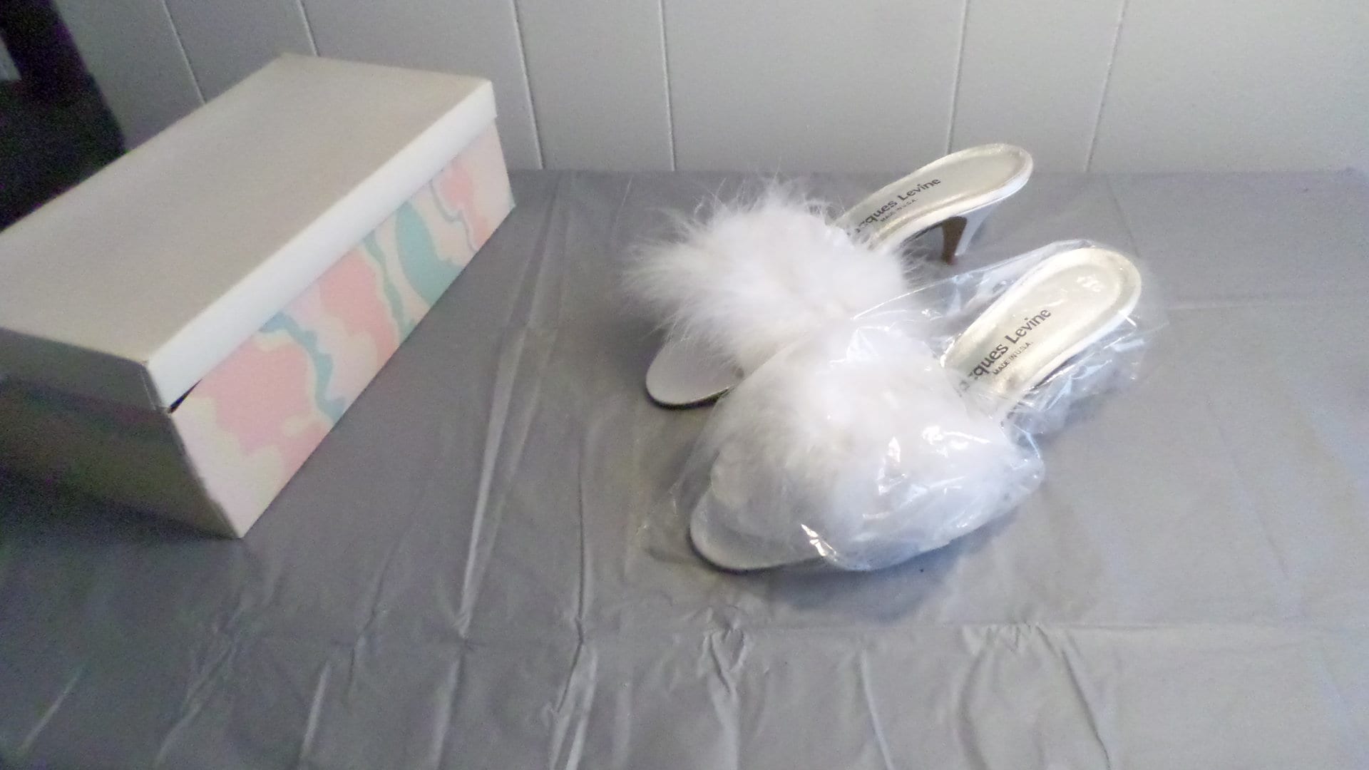 White feather deals sandals