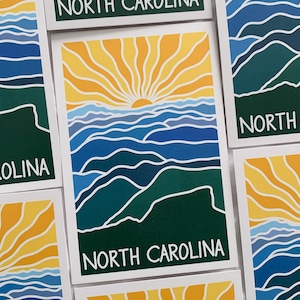 4 North Carolina Postkarten. Set mit vier Öffner-Postkarten - 2 vertikale Berge, 2 Landschaften Wasser & Berg. Matter Karton.