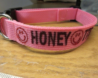 Collar para perro bordado personalizado: nombre y número personalizados