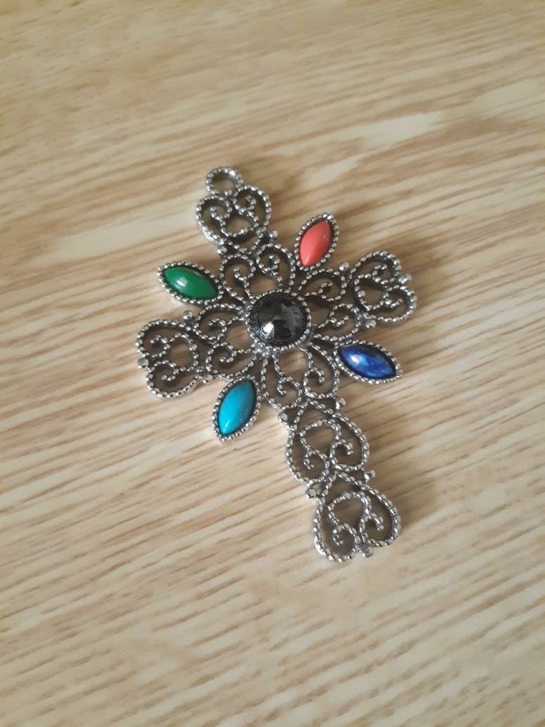 AVON Cross Pendant Necklace Cabachon Stones Silvertone 1970s