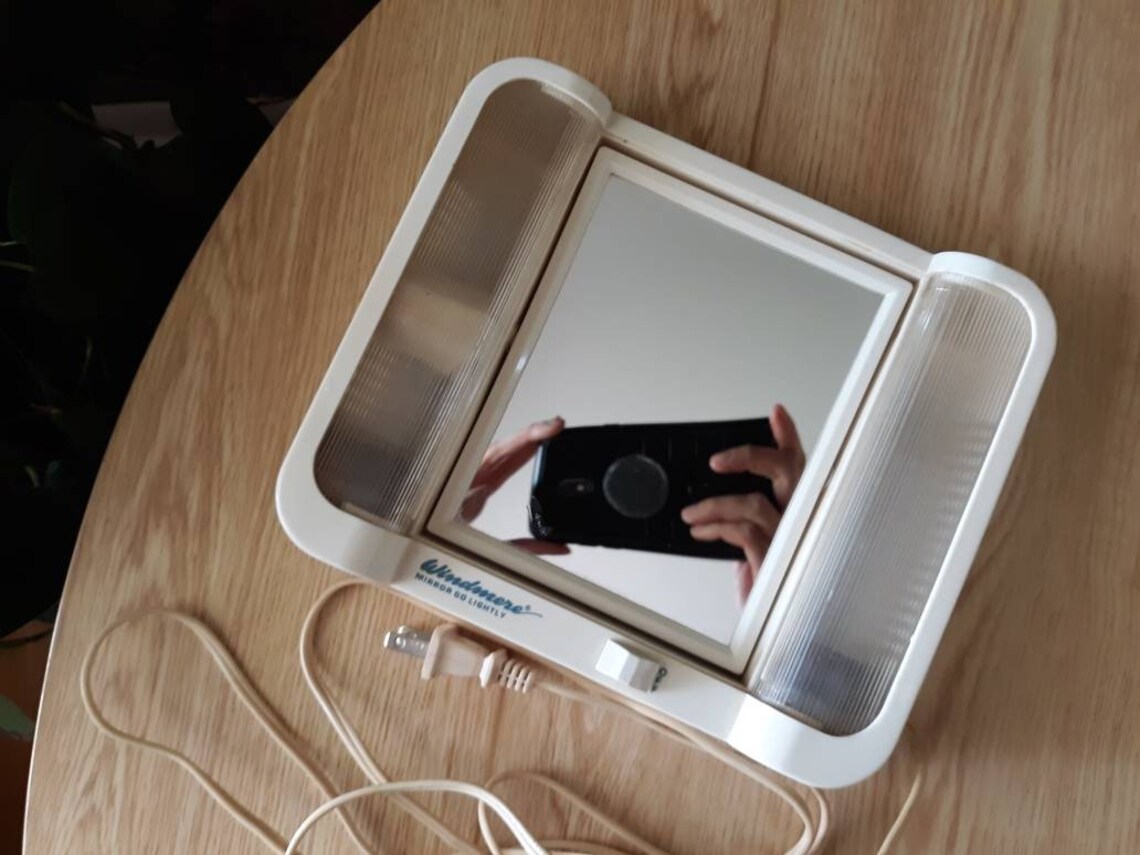 1980 Windmere Mirror Go lightly Lighted Makeup Mirror Compact Etsy