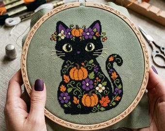 Patrón de punto de cruz de gato negro otoñal: bordado de Halloween con flores de calabaza en PDF