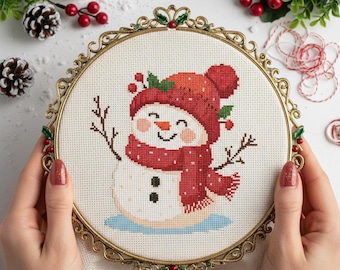 Patrón de punto de cruz de muñeco de nieve navideño: Muñeco de nieve sonriente con bayas (PDF para bordar)
