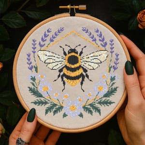 Floral Bee Cross Stitch Pattern, Wildflowers cute honeybee Embroidery Geometric frame for nature lovers Cross Stitch Pattern For Beginner
