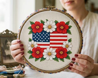 Patrón de punto de cruz floral con la bandera estadounidense: Bordado de corona de flores patrióticas rojas, blancas y azules en formato PDF.