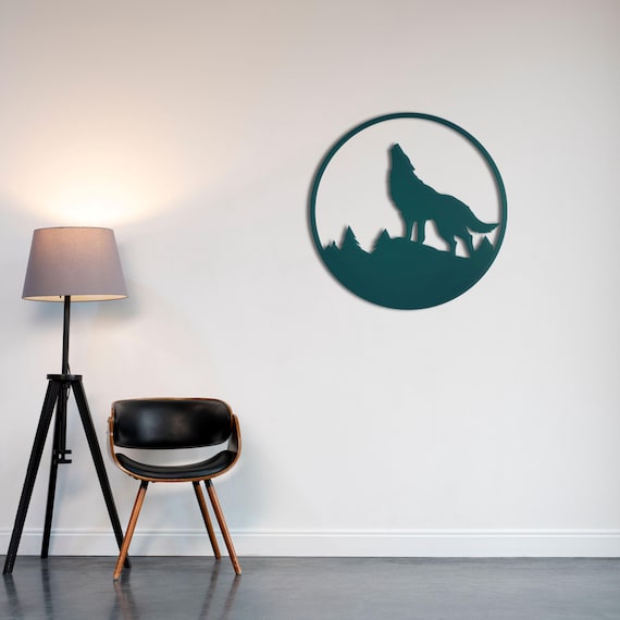 Howling Wolf Wall Art – Round Metal Silhouette with Forest Scene, Modern Wall Decor