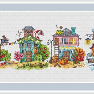 Peut inclure: Une broderie au point de croix représentant une rangée de maisons fantaisistes, chacune avec des détails architecturaux uniques et des éléments saisonniers. Les maisons présentent des couleurs vives, notamment le bleu, le rose et l'orange, avec un bateau, des citrouilles et de la neige.