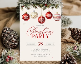 Könnte beinhalten: Eine Weihnachtsparty-Einladung mit roten und weißen Ornamenten, die an Tannenzweigen hängen. Der Einladungstext lautet "Christmas Party" mit dem Datum 25. Dezember um 17:30 Uhr. Die Einladung enthält auch die Adresse und RSVP-Informationen.