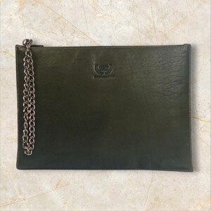 Bolso de Mano en Cuero Genuino EE Exclusive – Elegancia y Durabilidad en un Diseño Minimalista para Hombres y Mujeres
