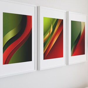 Set med abstrakta jultryck i mossgrönt och rubinrött | Elegant dekoration | Bonus 12,7 x 17,8 cm